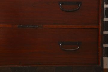 アンティーク家具　和製アンティーク　観音開き　和モダンな雰囲気が漂う脚付き箪笥ローチェスト(引き出し、テレビボード)