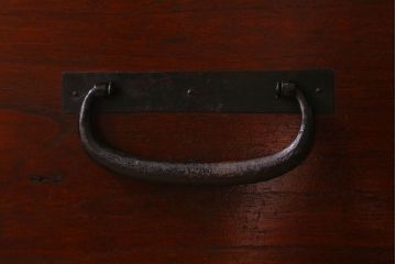 アンティーク家具　和製アンティーク　観音開き　和モダンな雰囲気が漂う脚付き箪笥ローチェスト(引き出し、テレビボード)