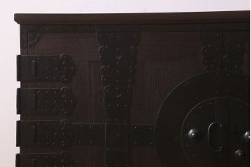 アンティーク家具　和製アンティーク　観音開き　和モダンな雰囲気が漂う脚付き箪笥ローチェスト(引き出し、テレビボード)