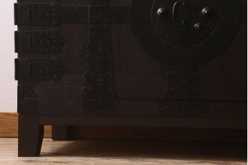 アンティーク家具　和製アンティーク　観音開き　和モダンな雰囲気が漂う脚付き箪笥ローチェスト(引き出し、テレビボード)