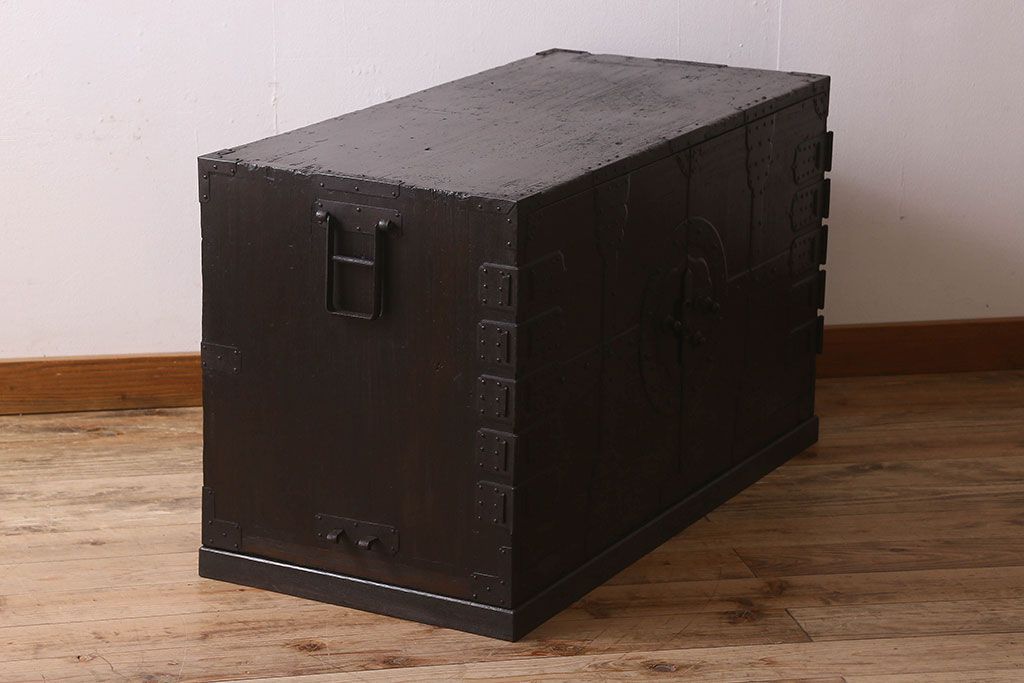 アンティーク家具　和製アンティーク　江戸〜明治期!重厚感のある佇まい　総桐材　観音開きの箪笥ローチェスト(ローボード、衣装箪笥、引き出し、桐箪笥、桐たんす)