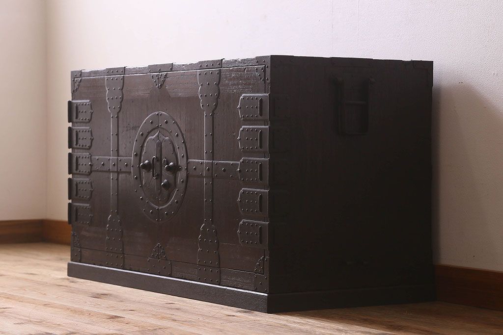 アンティーク家具　和製アンティーク　江戸〜明治期!重厚感のある佇まい　総桐材　観音開きの箪笥ローチェスト(ローボード、衣装箪笥、引き出し、桐箪笥、桐たんす)