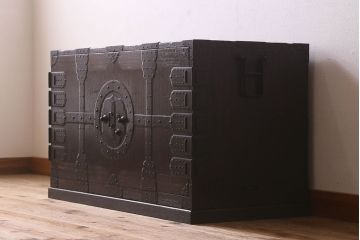 アンティーク家具　和製アンティーク　江戸〜明治期!重厚感のある佇まい　総桐材　観音開きの箪笥ローチェスト(ローボード、衣装箪笥、引き出し、桐箪笥、桐たんす)