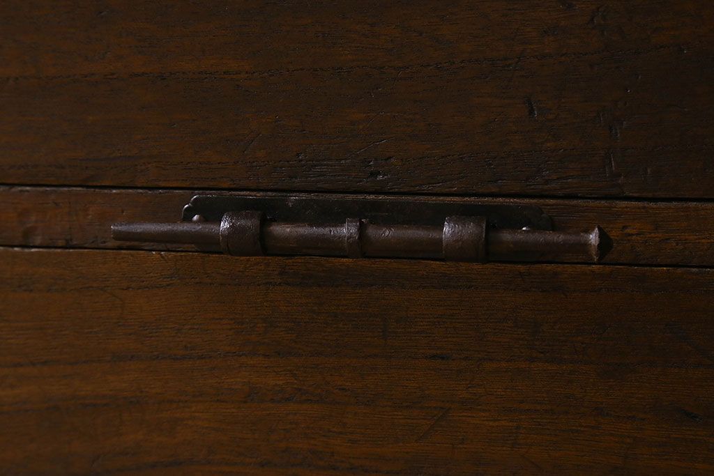 アンティーク家具　和製アンティーク　江戸〜明治期!重厚感のある佇まい　総桐材　観音開きの箪笥ローチェスト(ローボード、衣装箪笥、引き出し、桐箪笥、桐たんす)