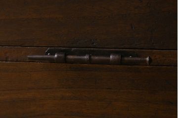 アンティーク家具　和製アンティーク　江戸〜明治期!重厚感のある佇まい　総桐材　観音開きの箪笥ローチェスト(ローボード、衣装箪笥、引き出し、桐箪笥、桐たんす)