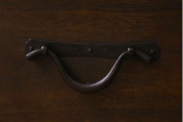 アンティーク家具　和製アンティーク　江戸〜明治期!重厚感のある佇まい　総桐材　観音開きの箪笥ローチェスト(ローボード、衣装箪笥、引き出し、桐箪笥、桐たんす)