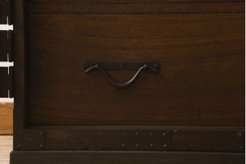 アンティーク家具　和製アンティーク　江戸〜明治期!重厚感のある佇まい　総桐材　観音開きの箪笥ローチェスト(ローボード、衣装箪笥、引き出し、桐箪笥、桐たんす)