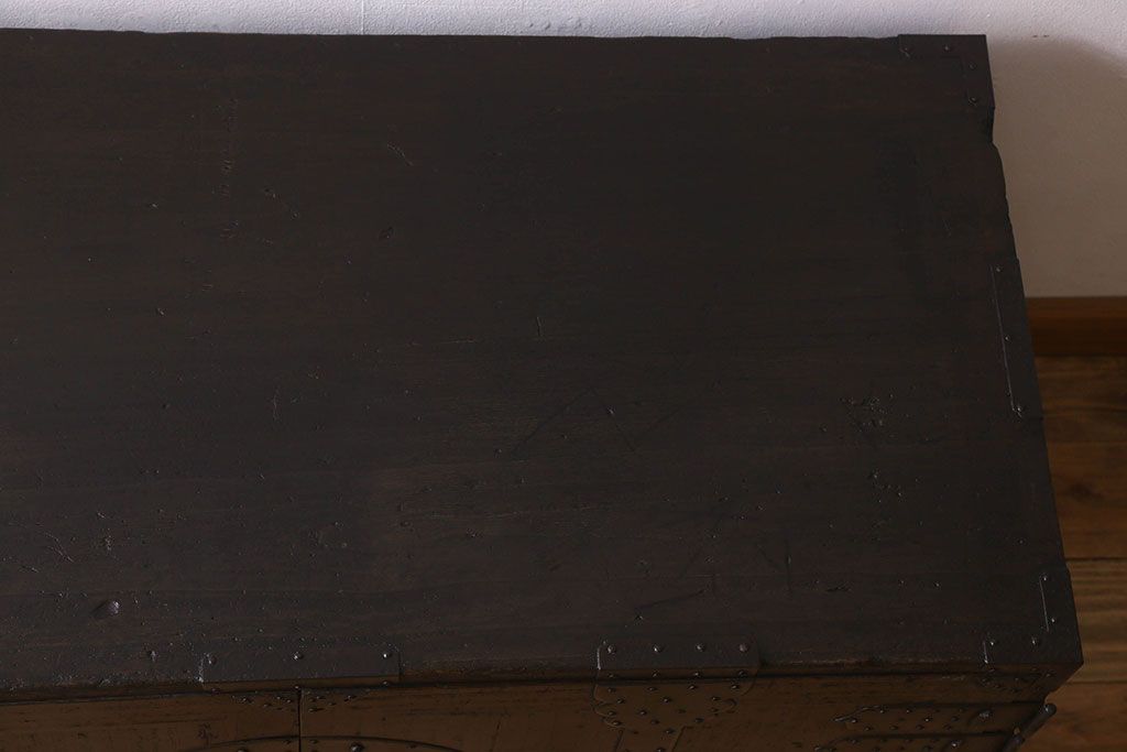 アンティーク家具　和製アンティーク　江戸〜明治期!重厚感のある佇まい　総桐材　観音開きの箪笥ローチェスト(ローボード、衣装箪笥、引き出し、桐箪笥、桐たんす)