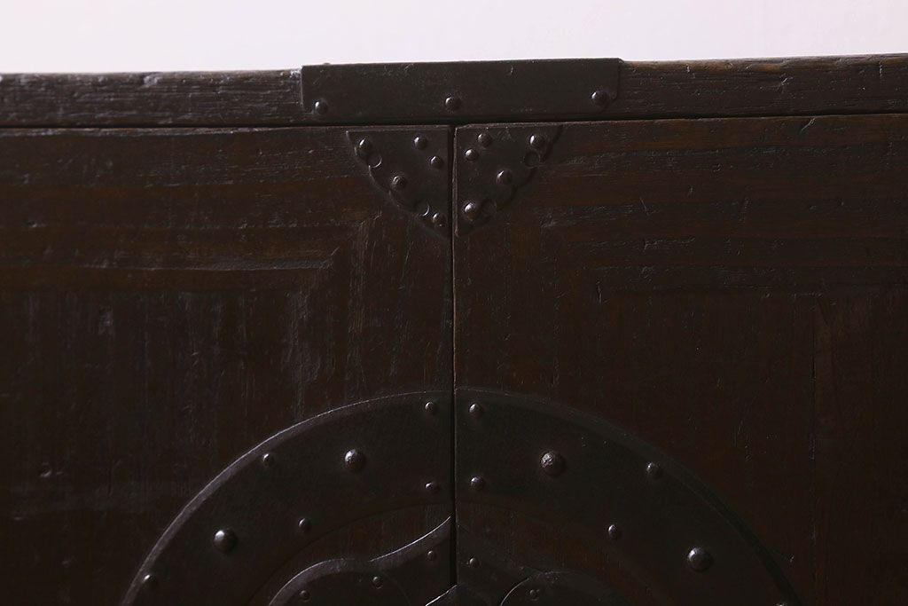 アンティーク家具　和製アンティーク　江戸〜明治期!重厚感のある佇まい　総桐材　観音開きの箪笥ローチェスト(ローボード、衣装箪笥、引き出し、桐箪笥、桐たんす)