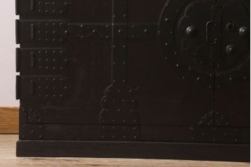 アンティーク家具　和製アンティーク　江戸〜明治期!重厚感のある佇まい　総桐材　観音開きの箪笥ローチェスト(ローボード、衣装箪笥、引き出し、桐箪笥、桐たんす)