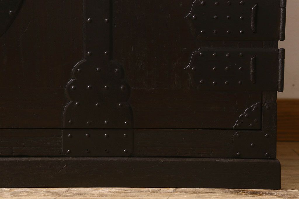 アンティーク家具　和製アンティーク　江戸〜明治期!重厚感のある佇まい　総桐材　観音開きの箪笥ローチェスト(ローボード、衣装箪笥、引き出し、桐箪笥、桐たんす)