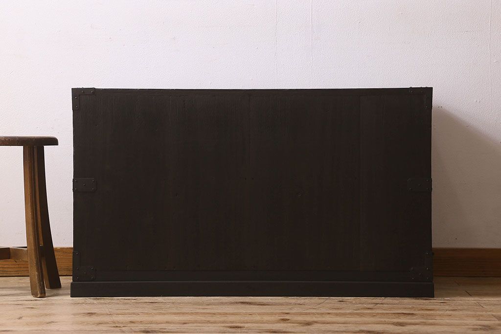 アンティーク家具　和製アンティーク　江戸〜明治期!重厚感のある佇まい　総桐材　観音開きの箪笥ローチェスト(ローボード、衣装箪笥、引き出し、桐箪笥、桐たんす)