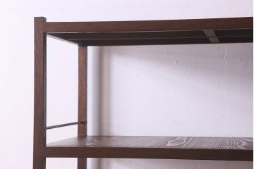 アンティーク家具　和製アンティーク　馴染みやすいデザイン　アイアンと脚が施されたオープンラック(飾り棚、本棚、陳列棚)
