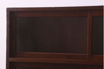 アンティーク家具　和製アンティーク　薄型　クリアガラス使用　味わい深い風合いの戸棚(収納棚、飾り棚、本箱)