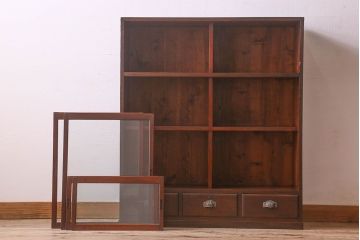 アンティーク家具　和製アンティーク　薄型　クリアガラス使用　味わい深い風合いの戸棚(収納棚、飾り棚、本箱)