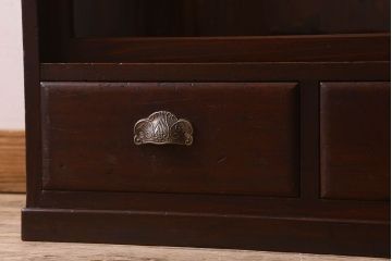 アンティーク家具　和製アンティーク　薄型　クリアガラス使用　味わい深い風合いの戸棚(収納棚、飾り棚、本箱)