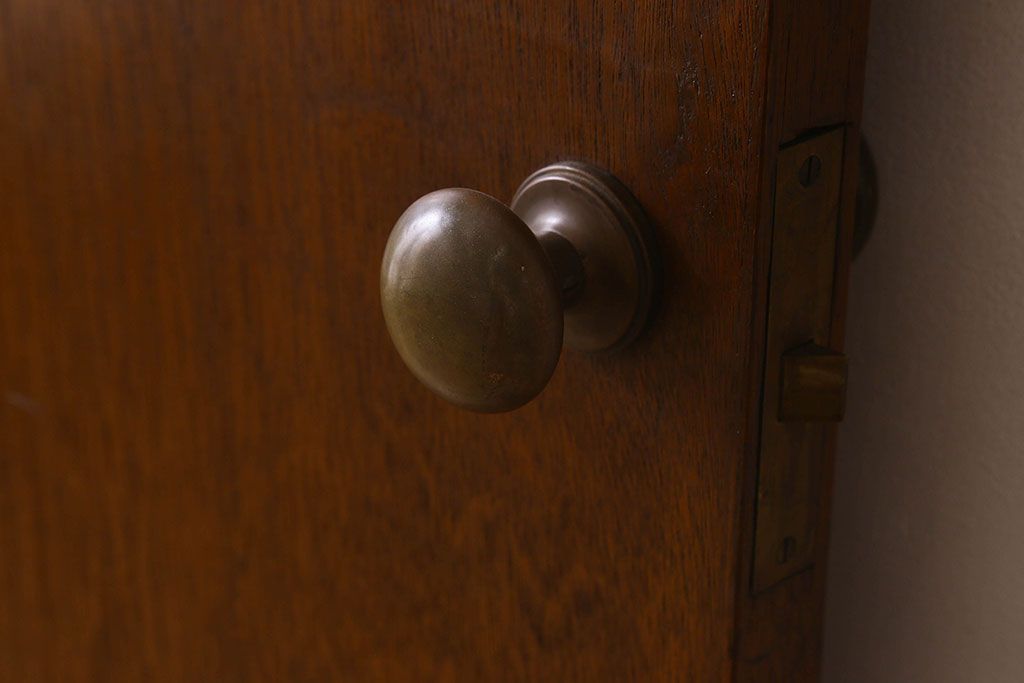 昭和レトロ　温かみのある質感が素敵な木製ドア(扉)