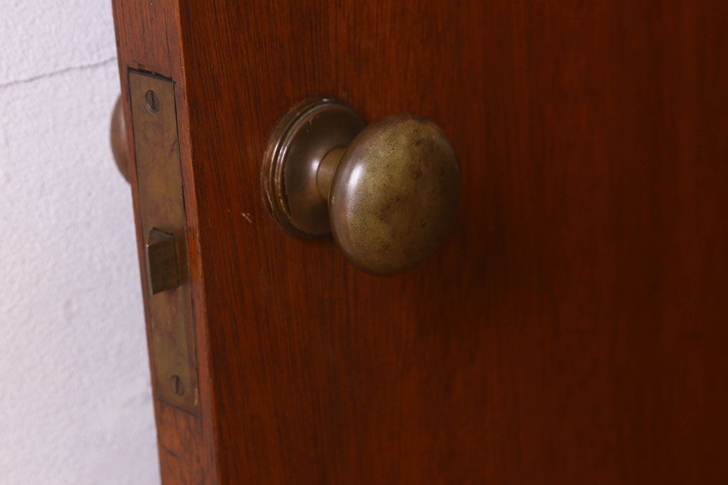 昭和レトロ　温かみのある質感が素敵な木製ドア(扉)