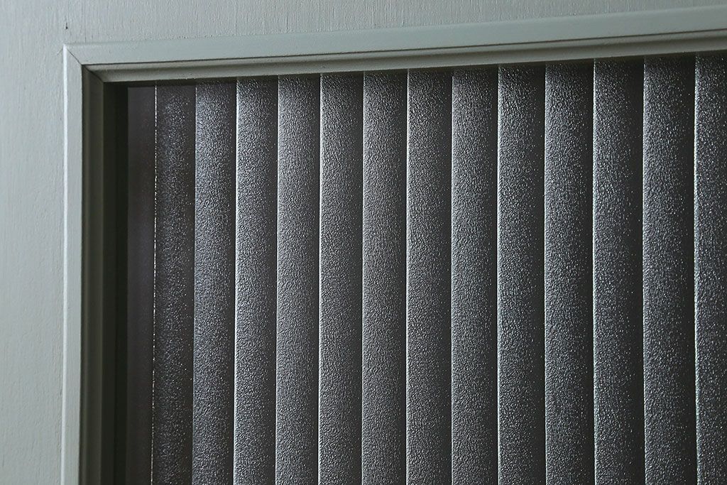 ペイント建具　銀モールガラス入りのレトロなドア(扉)