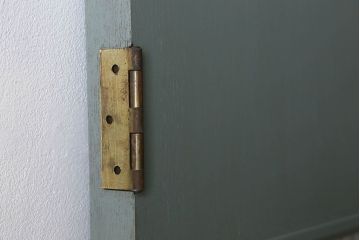 ペイント建具　銀モールガラス入りのレトロなドア(扉)