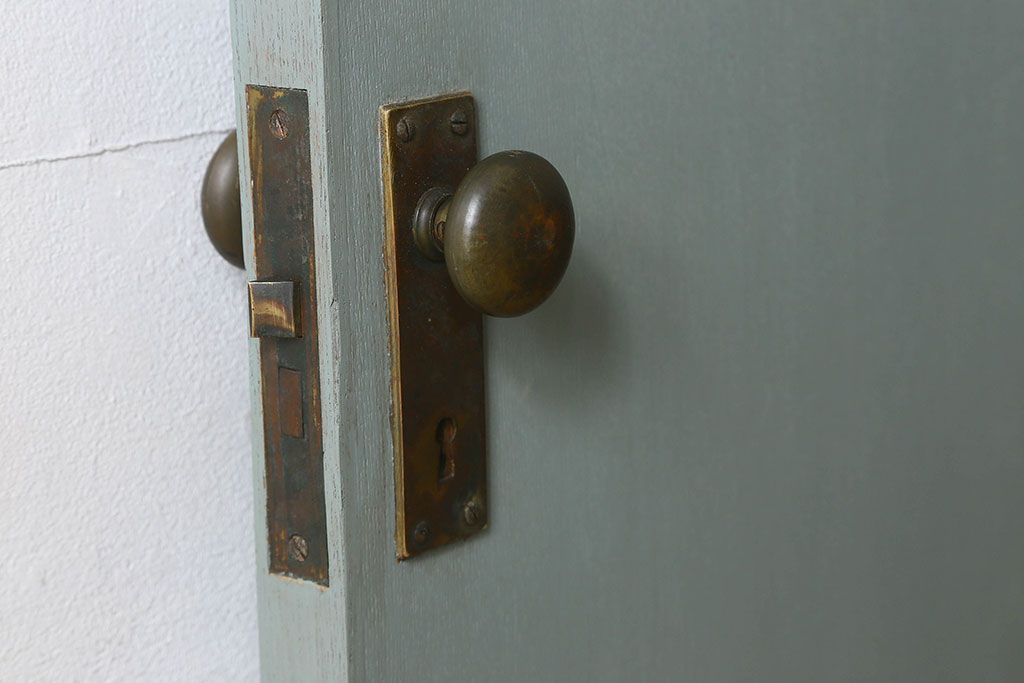 ペイント建具　銀モールガラス入りのレトロなドア(扉)