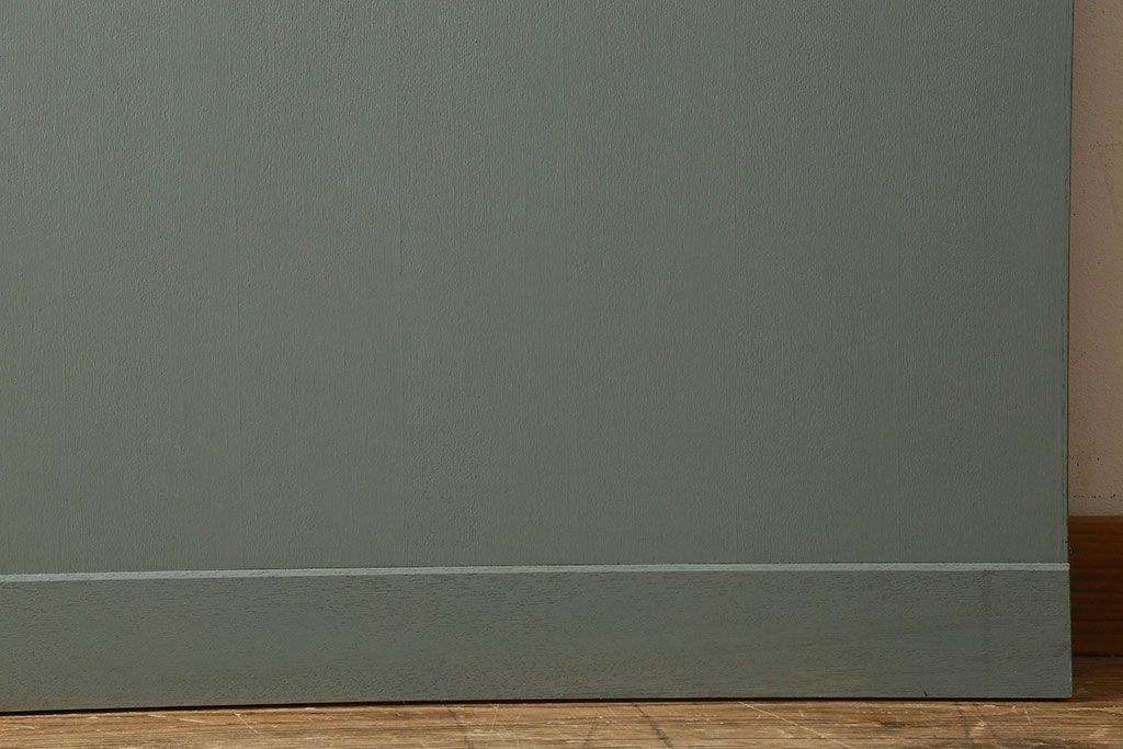 ペイント建具　銀モールガラス入りのレトロなドア(扉)