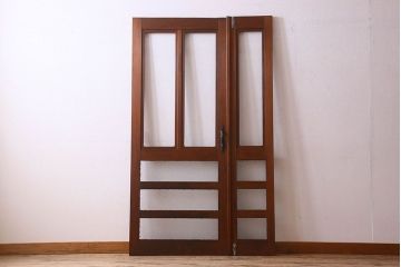 昭和レトロ　両開き　優美なデザインの取っ手が素敵な檜材製の親子ドア(扉)