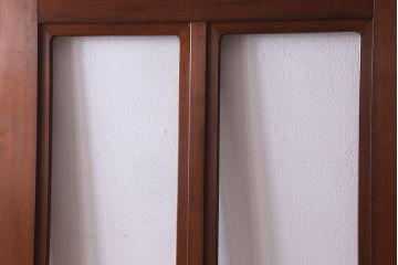 昭和レトロ　両開き　優美なデザインの取っ手が素敵な檜材製の親子ドア(扉)