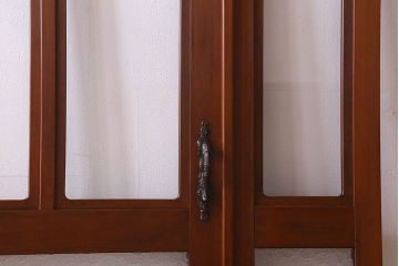 昭和レトロ　両開き　優美なデザインの取っ手が素敵な檜材製の親子ドア(扉)