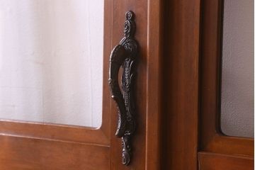 昭和レトロ　両開き　優美なデザインの取っ手が素敵な檜材製の親子ドア(扉)