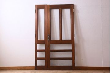 昭和レトロ　両開き　優美なデザインの取っ手が素敵な檜材製の親子ドア(扉)