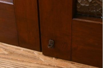 昭和レトロ　両開き　優美なデザインの取っ手が素敵な檜材製の親子ドア(扉)