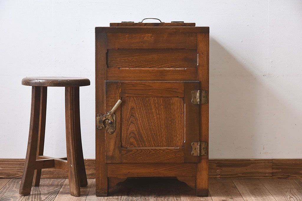 アンティーク雑貨　和製アンティーク　小振りな木製冷蔵庫(収納箱)
