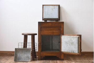 アンティーク雑貨　和製アンティーク　小振りな木製冷蔵庫(収納箱)