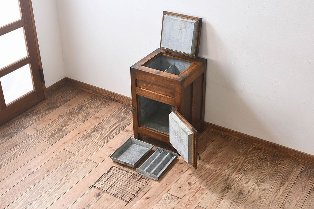 アンティーク雑貨　和製アンティーク　小振りな木製冷蔵庫(収納箱)