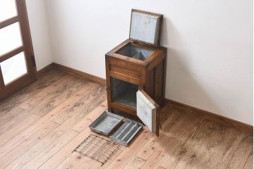 アンティーク雑貨　和製アンティーク　小振りな木製冷蔵庫(収納箱)