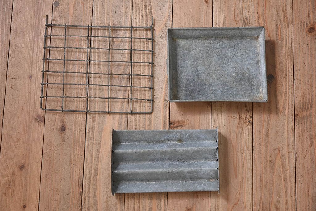 アンティーク雑貨　和製アンティーク　小振りな木製冷蔵庫(収納箱)