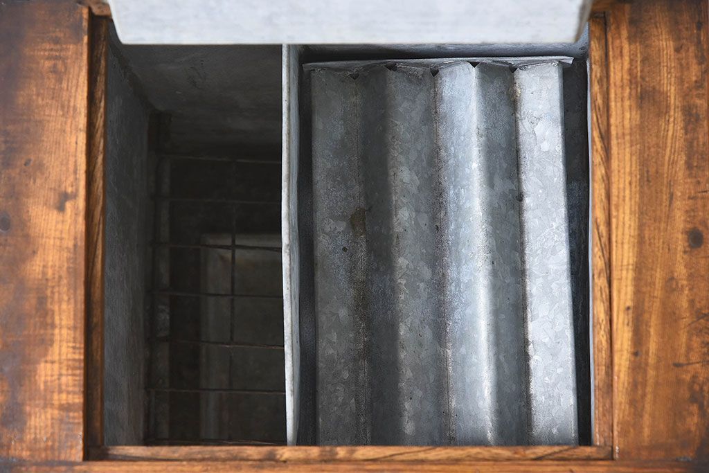 アンティーク雑貨　和製アンティーク　小振りな木製冷蔵庫(収納箱)