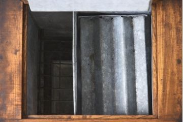 アンティーク雑貨　和製アンティーク　小振りな木製冷蔵庫(収納箱)