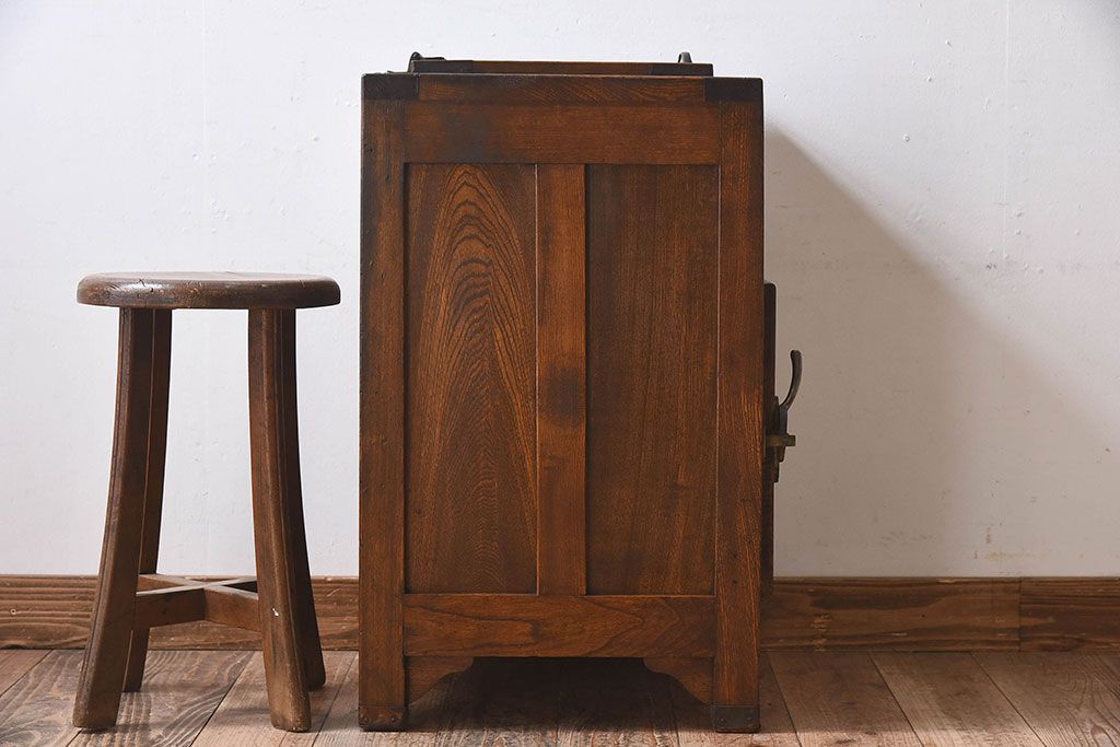 アンティーク雑貨　和製アンティーク　小振りな木製冷蔵庫(収納箱)