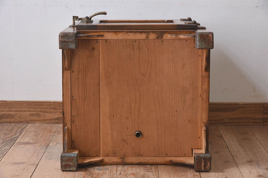 アンティーク雑貨　和製アンティーク　小振りな木製冷蔵庫(収納箱)