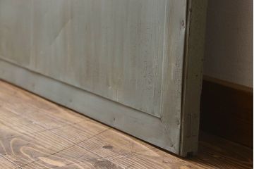 ペイント家具　シャビーな雰囲気が魅力的なペイント引き戸(ガラス戸、仕切り戸)
