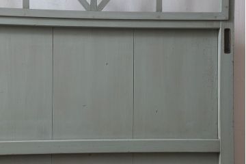 ペイント家具　シャビーな雰囲気が魅力的なペイント引き戸(ガラス戸、仕切り戸)