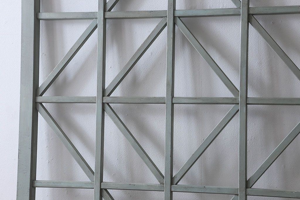 ペイント家具　シャビーな雰囲気が魅力的なペイント引き戸(ガラス戸、仕切り戸)