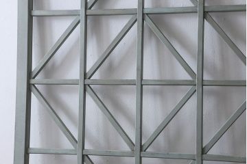 ペイント家具　シャビーな雰囲気が魅力的なペイント引き戸(ガラス戸、仕切り戸)