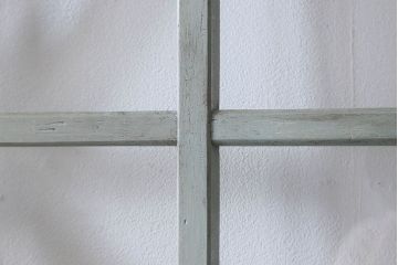 ペイント家具　シャビーな雰囲気が魅力的なペイント引き戸(ガラス戸、仕切り戸)