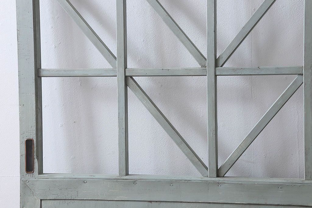 ペイント家具　シャビーな雰囲気が魅力的なペイント引き戸(ガラス戸、仕切り戸)