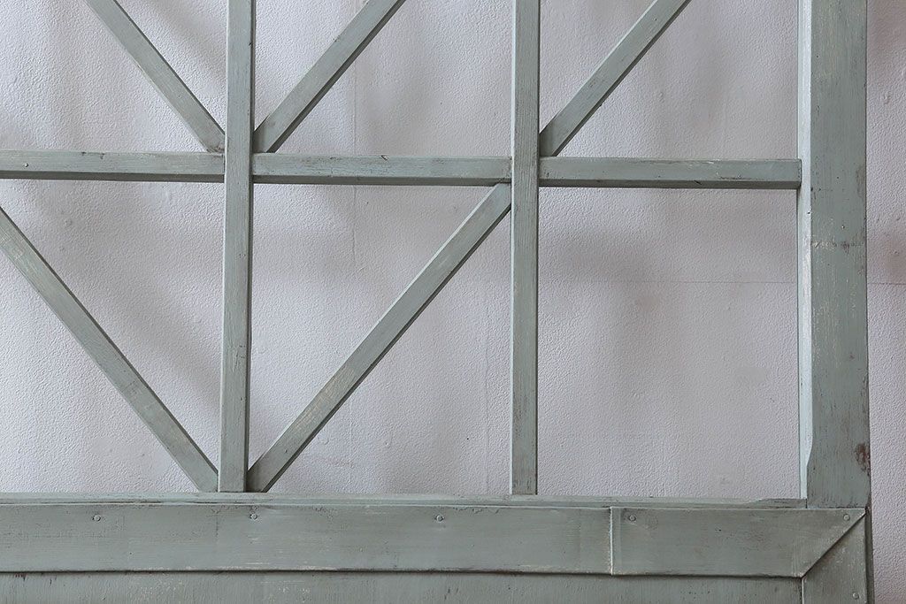 ペイント家具　シャビーな雰囲気が魅力的なペイント引き戸(ガラス戸、仕切り戸)