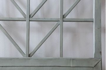 ペイント家具　シャビーな雰囲気が魅力的なペイント引き戸(ガラス戸、仕切り戸)