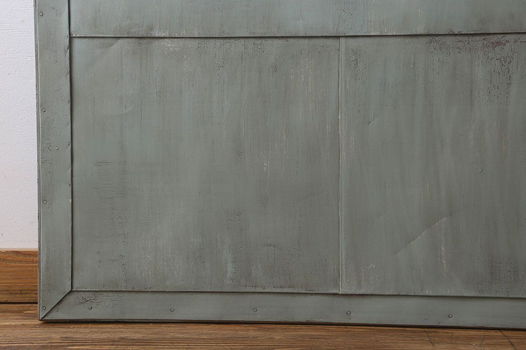 ペイント家具　シャビーな雰囲気が魅力的なペイント引き戸(ガラス戸、仕切り戸)